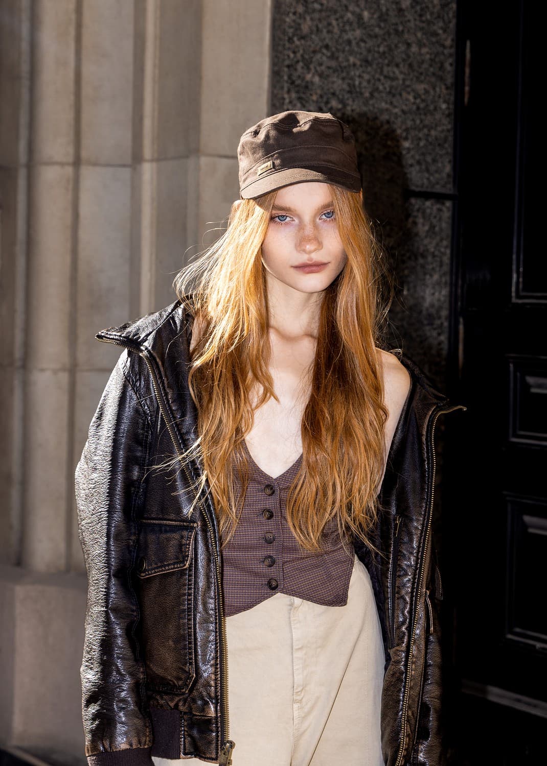 Mia V — Editorial 3