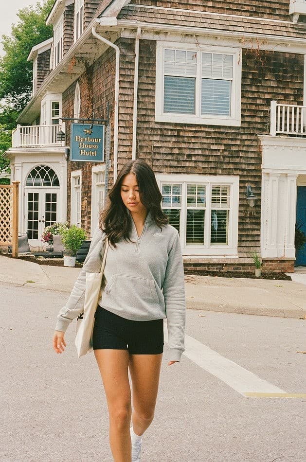 Isabella M — Editorial 3